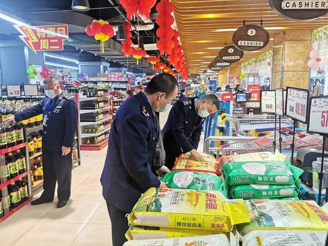 贵烟100价格表和图片，贵烟35元一包照片（四川万源营造和美舒心市场让群众放心消费）