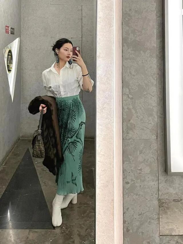 春天穿什么衣服，春天穿什么衣服用英语回答（这样穿才是春天）