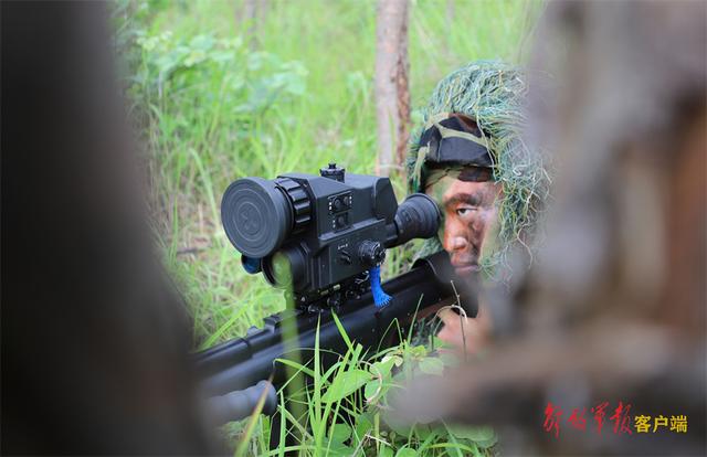 各兵种军人训练超燃，直击第75集团军某旅多兵种联合训练