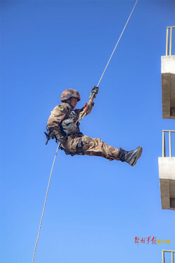各兵种军人训练超燃，直击第75集团军某旅多兵种联合训练