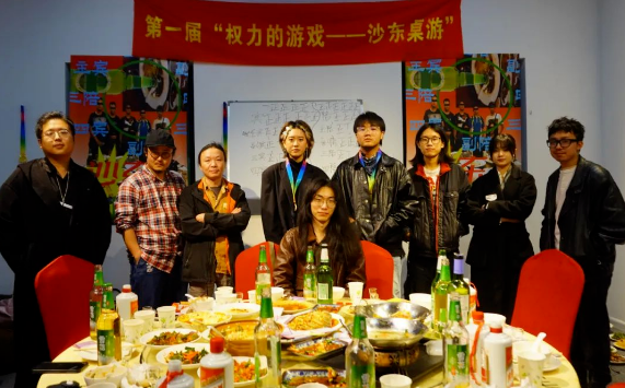 餐桌小游戏，餐桌小游戏4人（让这个00后制作人的微信被加爆了）