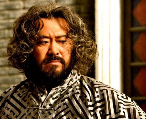 姜文姜武聚餐被拍，外貌身形十分相似，同母异父却总被认成双胞胎