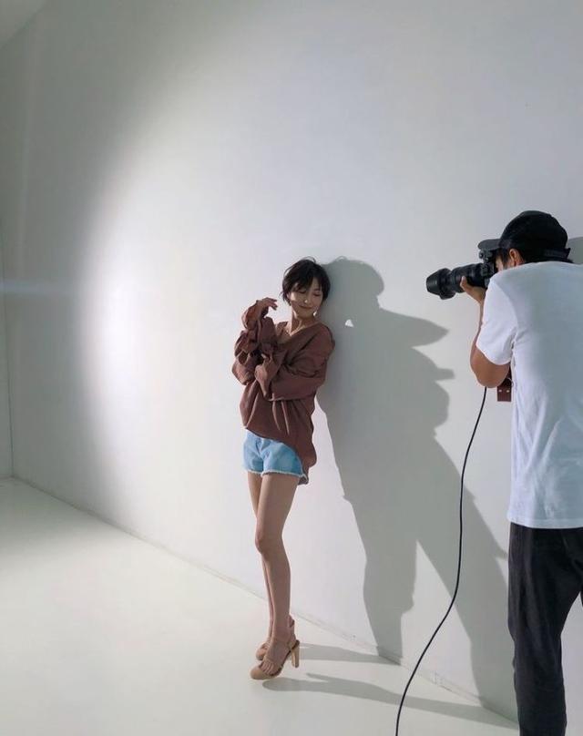 「20世纪末最后美少女」生三胎 41岁逆天状态曝光铅笔腿辣翻