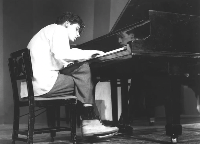 数鸭子简谱左右手，数鸭子简谱（大众的古典乐听力为何退化了）