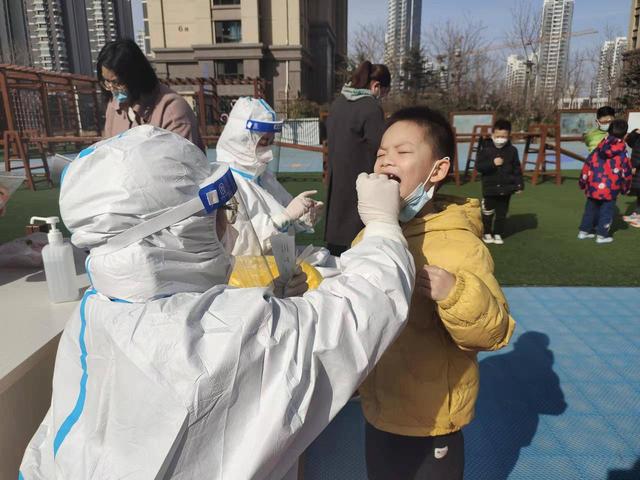 疫情期间幼儿园老师对孩子说的话，幼儿园老师疫情温馨话语（开发区一位家长的来信）