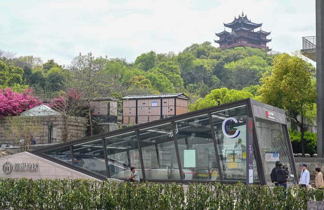 去西湖坐地铁到哪站下车，到西湖地铁坐到哪里下车（分别5年之久的吴山广场终于回归）