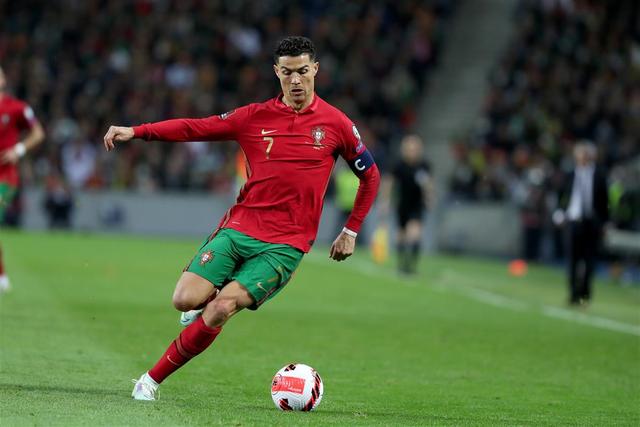 踢足球是几个人，踢足球是几个人一队（37岁的C罗连续5次参加世界杯）