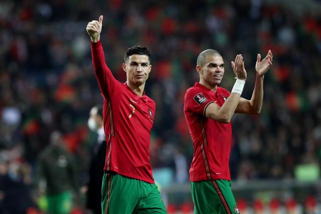 踢足球是几个人，踢足球是几个人一队（37岁的C罗连续5次参加世界杯）