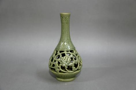 乾隆孝粉青釉玉壶春瓶，从“玉壶春瓶”感受“谦谦君子