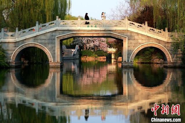 大明湖畔在哪个省，大明湖畔在哪里个城市（山东厦门：大明湖畔春意浓）