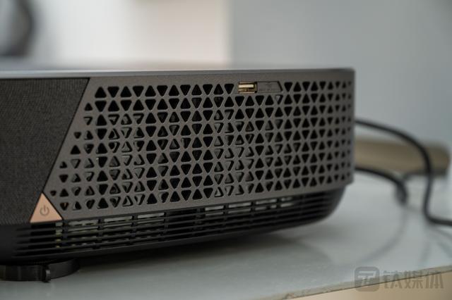 海信电视怎么投屏，海信电视怎么投屏爱奇艺视频（客厅进入影院时代最好的注解）