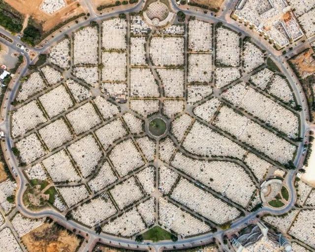 女孩叫crystal的意思，crystal是什么意思（那些诞生于“死亡空间”的永恒与新生）