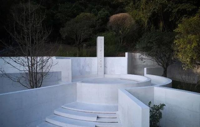 女孩叫crystal的意思，crystal是什么意思（那些诞生于“死亡空间”的永恒与新生）