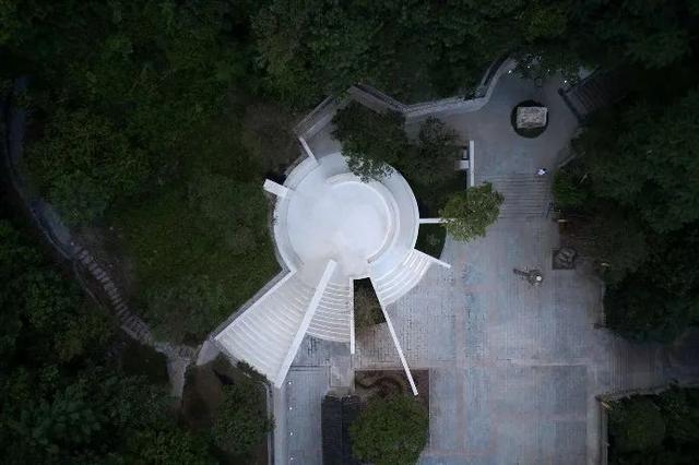 女孩叫crystal的意思，crystal是什么意思（那些诞生于“死亡空间”的永恒与新生）