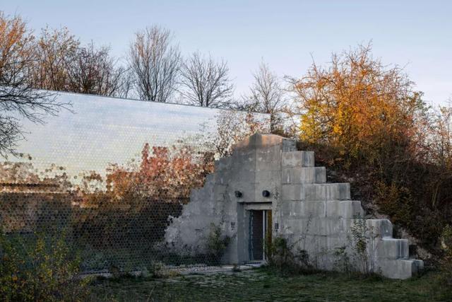 女孩叫crystal的意思，crystal是什么意思（那些诞生于“死亡空间”的永恒与新生）