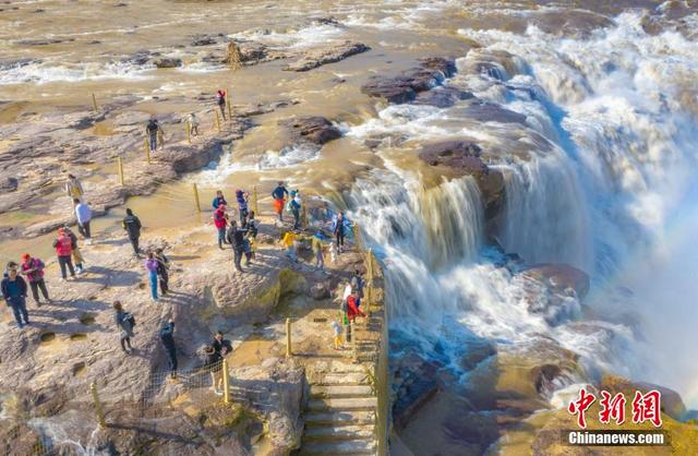 壶口瀑布怎么去，请问怎样从壶口瀑布去华山（陕西壶口瀑布气势磅礴吸引游客假期观赏）