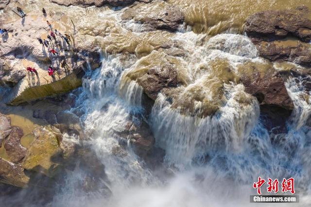 壶口瀑布怎么去，请问怎样从壶口瀑布去华山（陕西壶口瀑布气势磅礴吸引游客假期观赏）