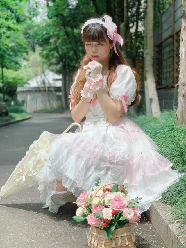 卡哇伊是什么意思，卡哇伊是骂人的意思吗（24岁，已经不配穿Lo裙了）