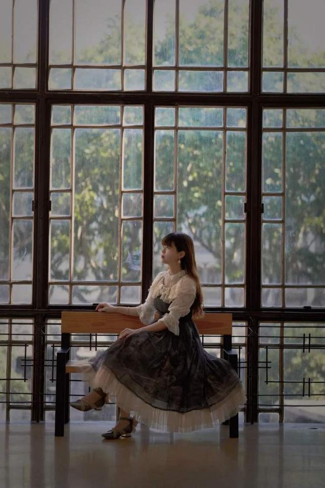 卡哇伊是什么意思，卡哇伊是骂人的意思吗（24岁，已经不配穿Lo裙了）