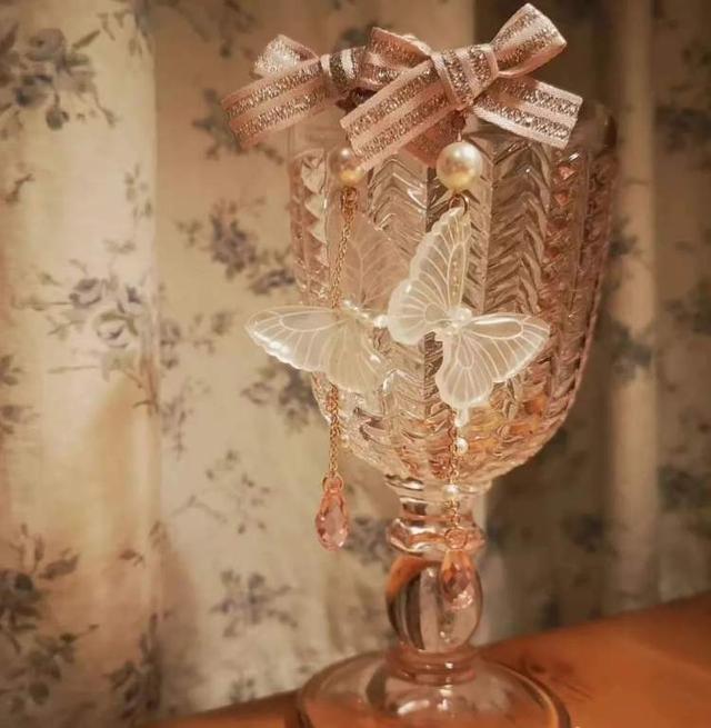 卡哇伊是什么意思，卡哇伊是骂人的意思吗（24岁，已经不配穿Lo裙了）