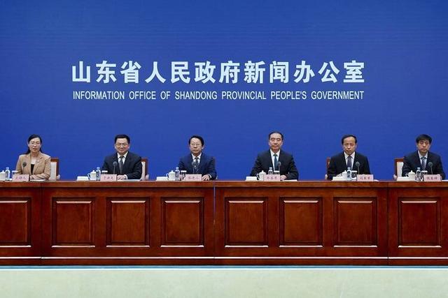 公交卡怎么用，可以在手机上给公交卡充值吗（疫情期间外出乘坐公共交通工具）