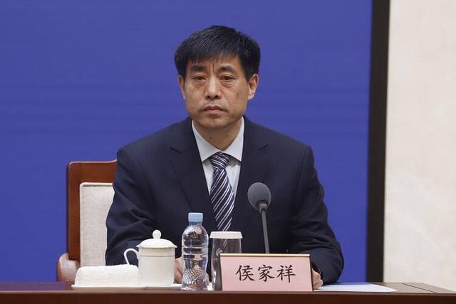 公交卡怎么用，可以在手机上给公交卡充值吗（疫情期间外出乘坐公共交通工具）