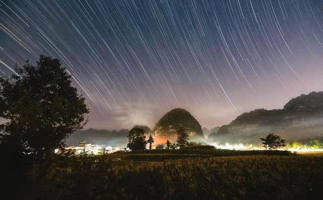如何拍摄星轨，如何拍摄星轨 战斗机（这位星空摄影师首次选择在市中心拍下星空照）