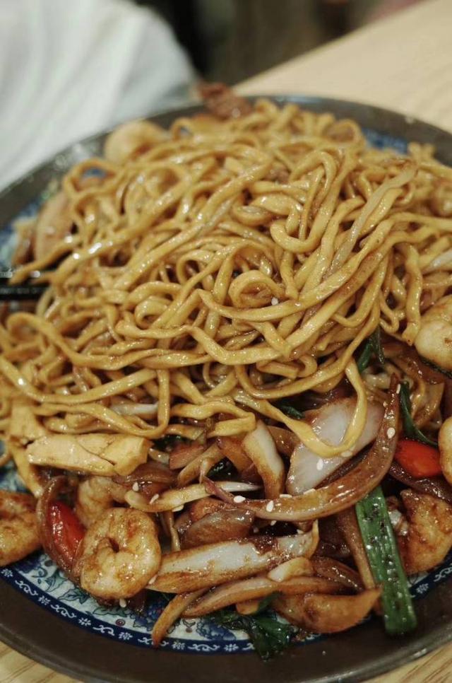 杭州是南方还是北方，杭州在南方还是北方（杭州的面在城南是扁的）