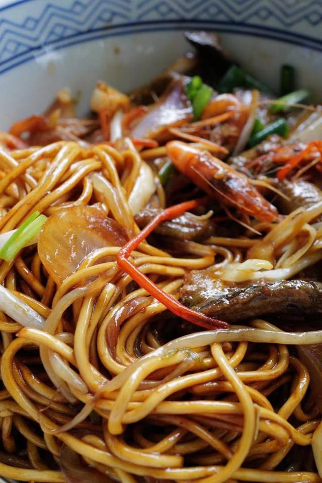 杭州是南方还是北方，杭州在南方还是北方（杭州的面在城南是扁的）