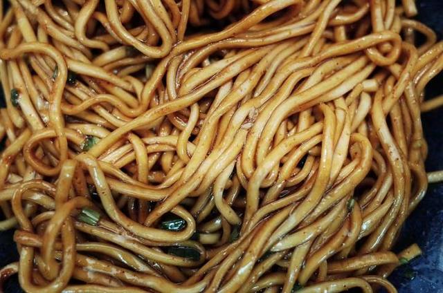 杭州是南方还是北方，杭州在南方还是北方（杭州的面在城南是扁的）