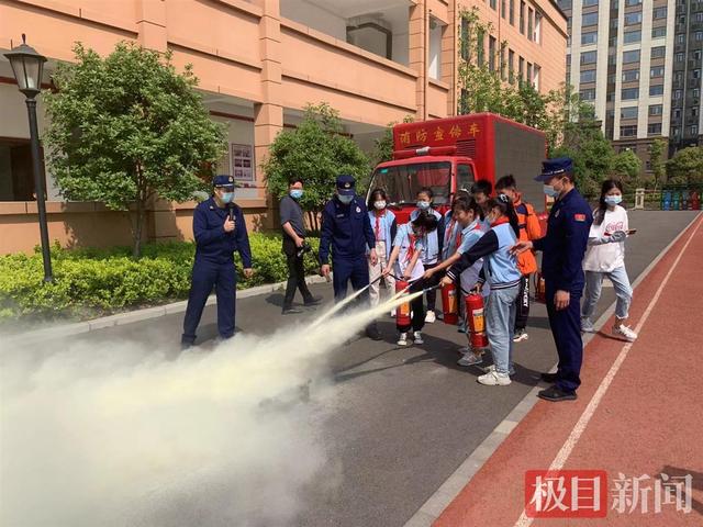 干粉灭火器适用于，干粉灭火器适用于什么类型的灭火（小学生学会操作干粉灭火器）