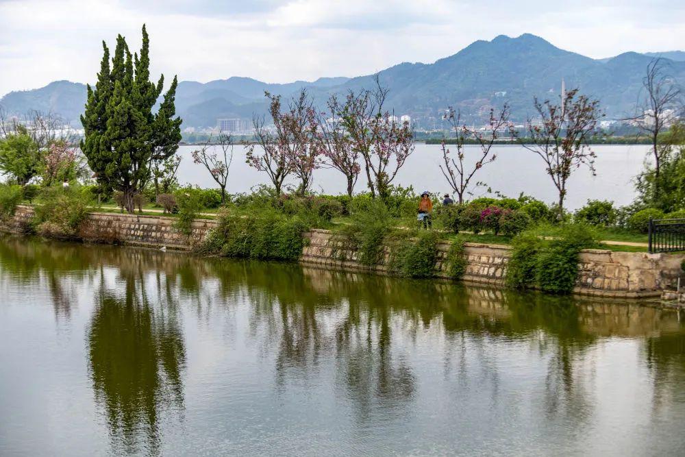 昆明湖的风景介绍，昆明湖的风景介绍概括（“道”出滇池好风光）
