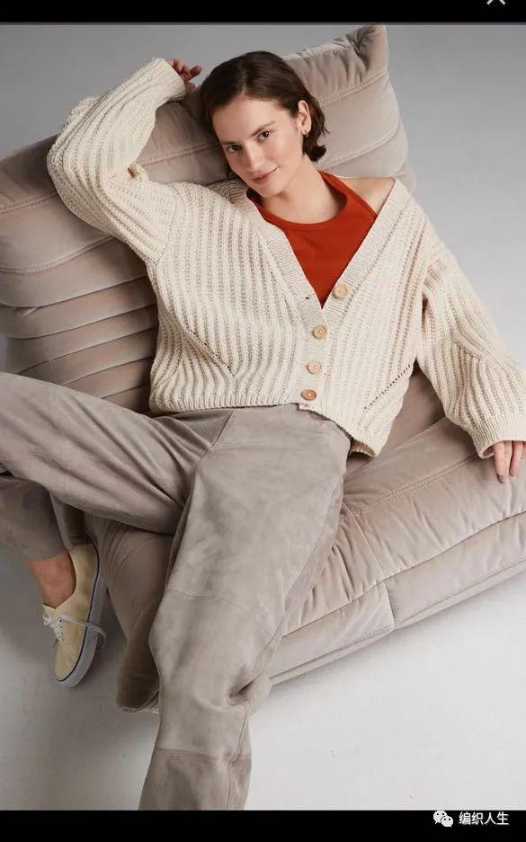 开衫毛衣的穿法图解，穿开衫毛衣怎么搭配图片（慵懒风简约女士螺纹开衫）