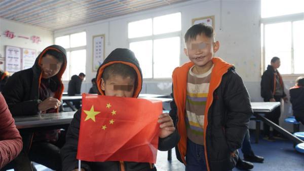 笑着流泪吉他谱，畅春园租房笑着哭吉他谱（随州一男子做了500个残疾少年的“爸爸”）