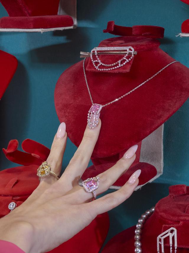 耳环品牌，JOHN想打造可穿戴的艺术品（珍珠耳环品牌）