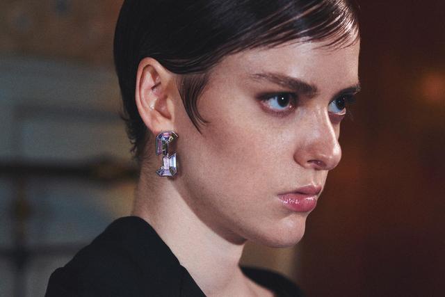 耳环品牌，JOHN想打造可穿戴的艺术品（珍珠耳环品牌）