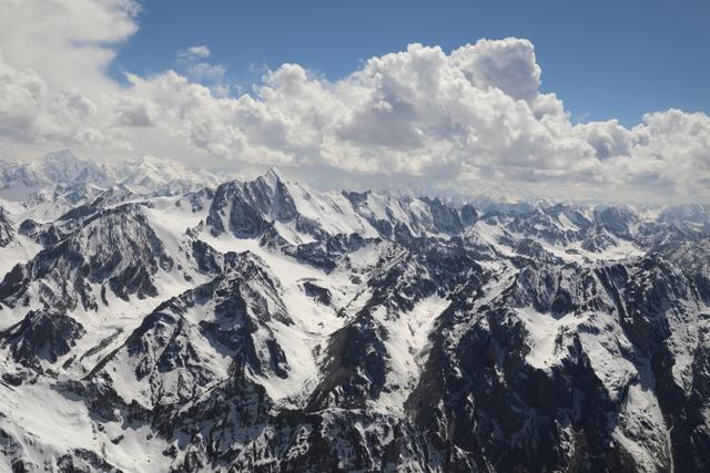 乌鲁木齐什么时候建机场，4月22日新疆首个高原机场正式通航