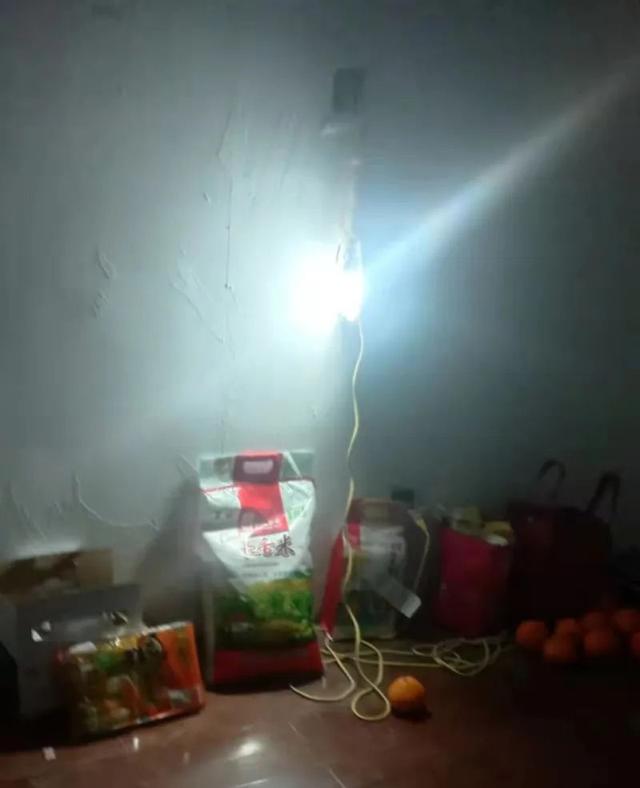 支棱是什么意思，支棱是什么意思网络用语（被封在毛坯房20天后……”）