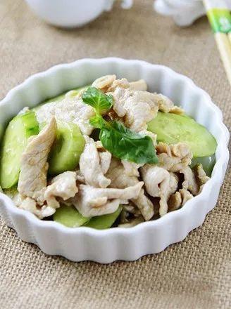 大黄瓜的做法，怎么拌黄瓜好吃（宅家学厨丨15道黄瓜的家常做法）