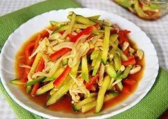 大黄瓜的做法，怎么拌黄瓜好吃（宅家学厨丨15道黄瓜的家常做法）