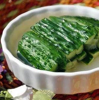 大黄瓜的做法，怎么拌黄瓜好吃（宅家学厨丨15道黄瓜的家常做法）