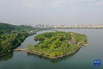 杭州西湖在哪里，杭州西湖在哪个省哪个市区（天空之眼瞰杭州西湖）