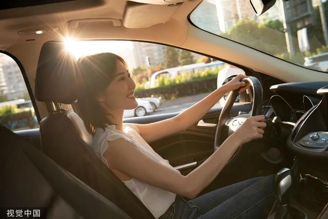 女生买车只会看颜值吗,女性专属座驾机会有多大(女性"买车只看脸")