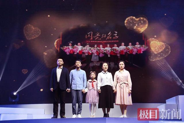 小黄莺，盲人女孩黄莺要读博了（小黄莺图片）