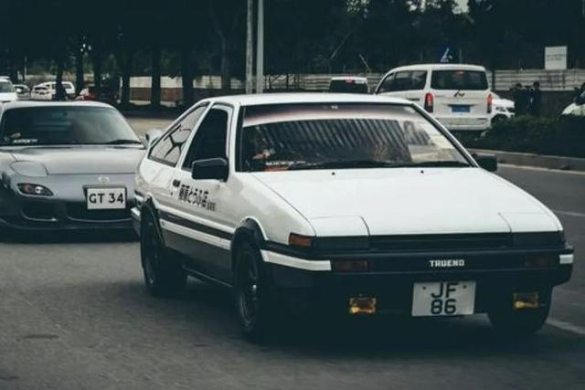 丰田ae86多少钱一辆，国内二手ae86多少钱一辆（你都不好意思说你是玩车模）