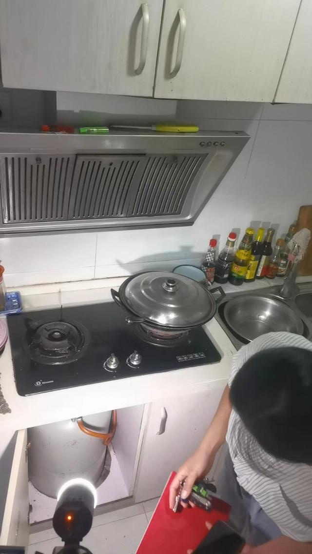 管道煤气是天然气还是液化气,管道煤气灶和液化气灶有什么区别(晨意