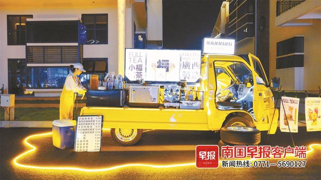 南宁车尾厢集市、流动小摊兴起，有人摆摊月入数万元