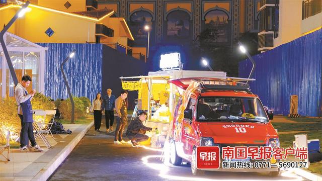 南宁车尾厢集市、流动小摊兴起，有人摆摊月入数万元