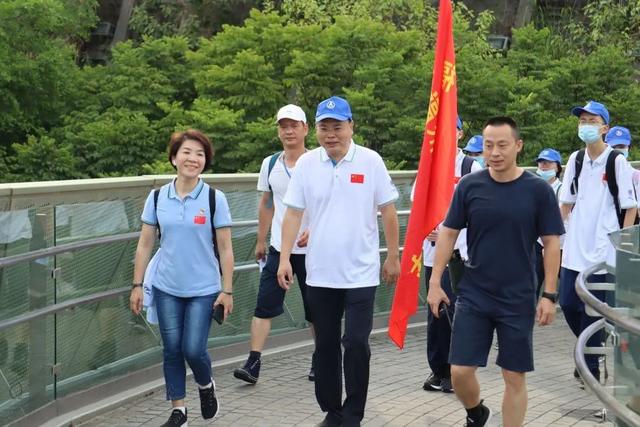 2021年农历腊月初五黄历宜忌查询 今天是什么日子，2021年农历腊月初五黄历宜忌查询（让我们记住这个闪亮的名字）