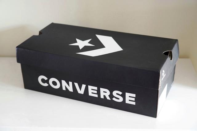 匡威低帮帆布鞋，匡威低帮帆布鞋应该如何搭配（图赏：中性设计加厚底）